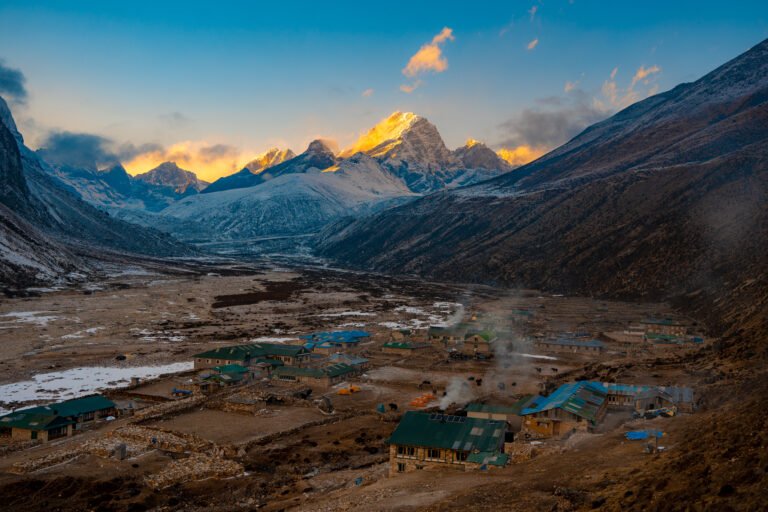 Altitude Sickness in Nepal: Symptoms, Prevention, and the Golden Rules for Trekkers